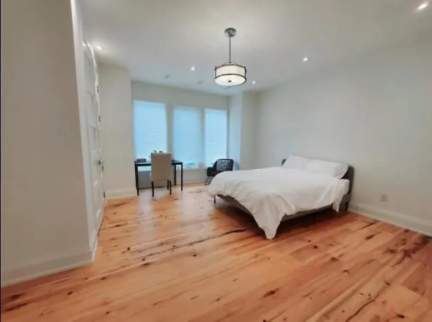 Executive Room In Toronto Next To Yorkdale Shopping Centre 0*,  Canada
