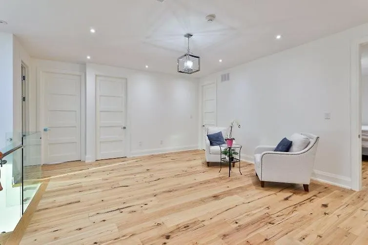 Homestay Executive Room In Toronto Next To Yorkdale Shopping Centre Canada
