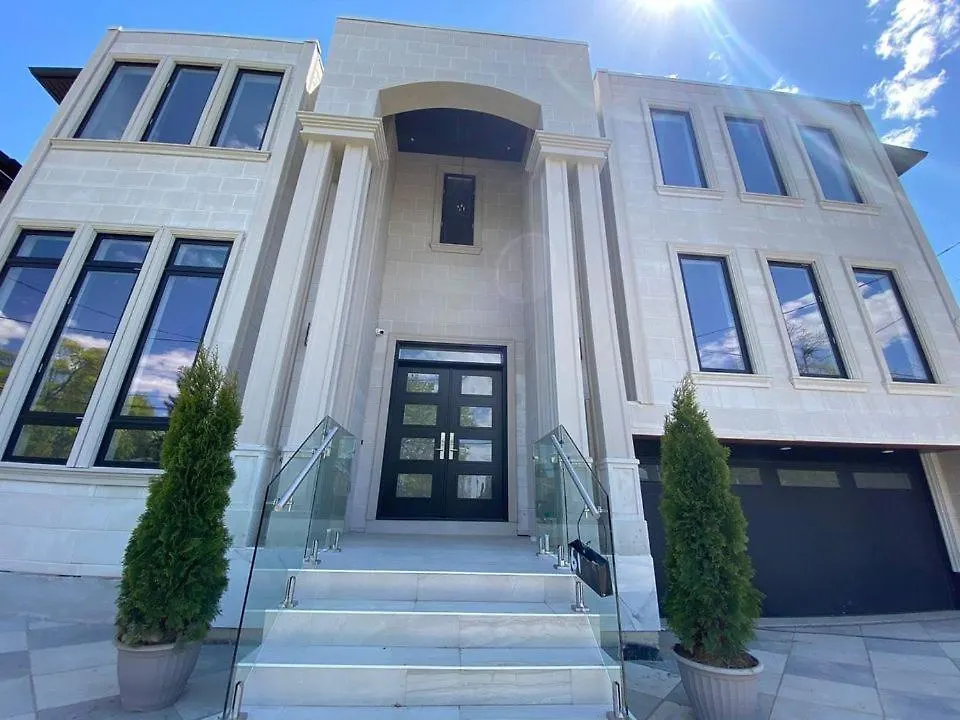 Executive Room In Toronto Next To Yorkdale Shopping Centre Homestay