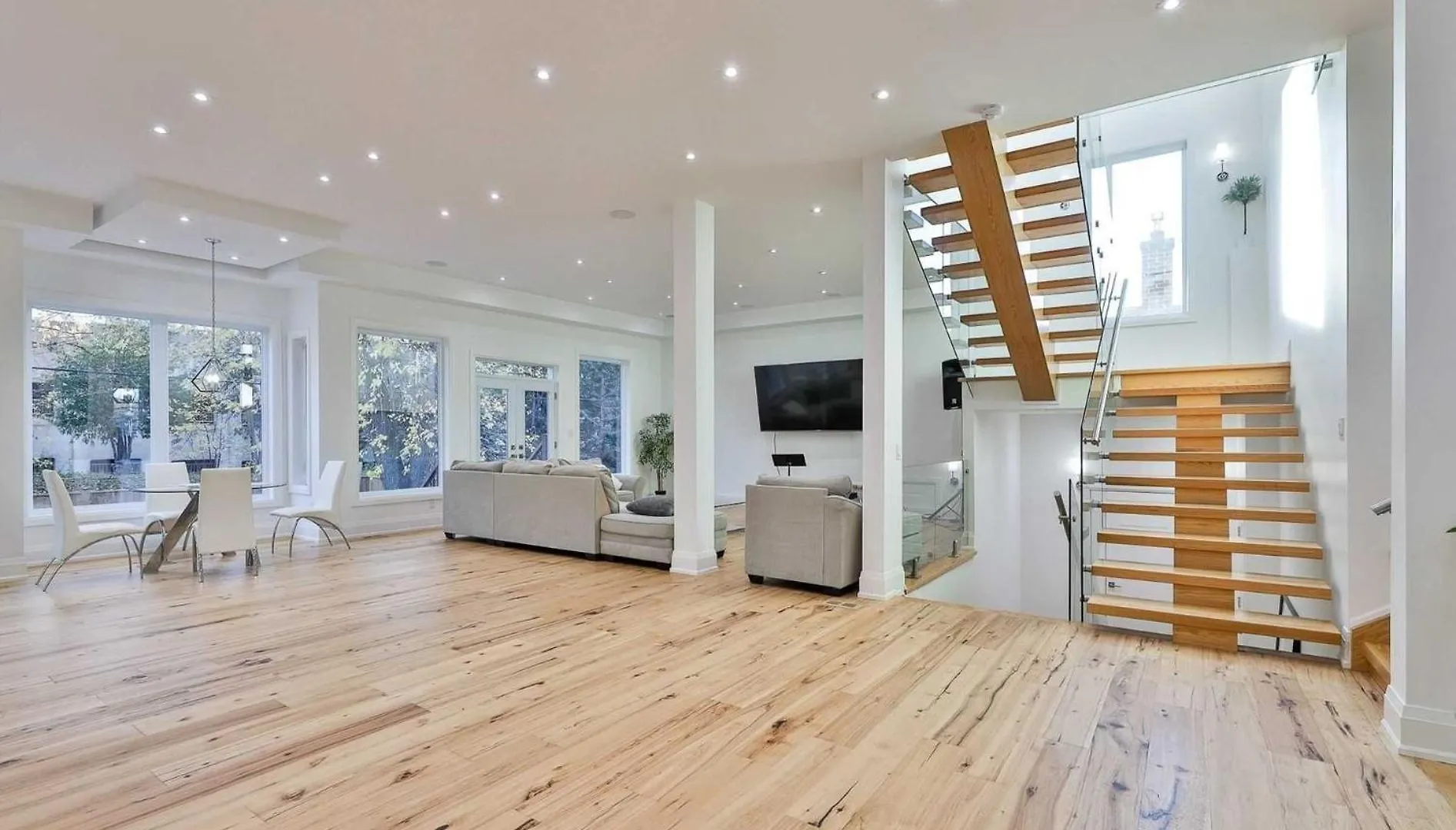 Executive Room In Toronto Next To Yorkdale Shopping Centre Homestay