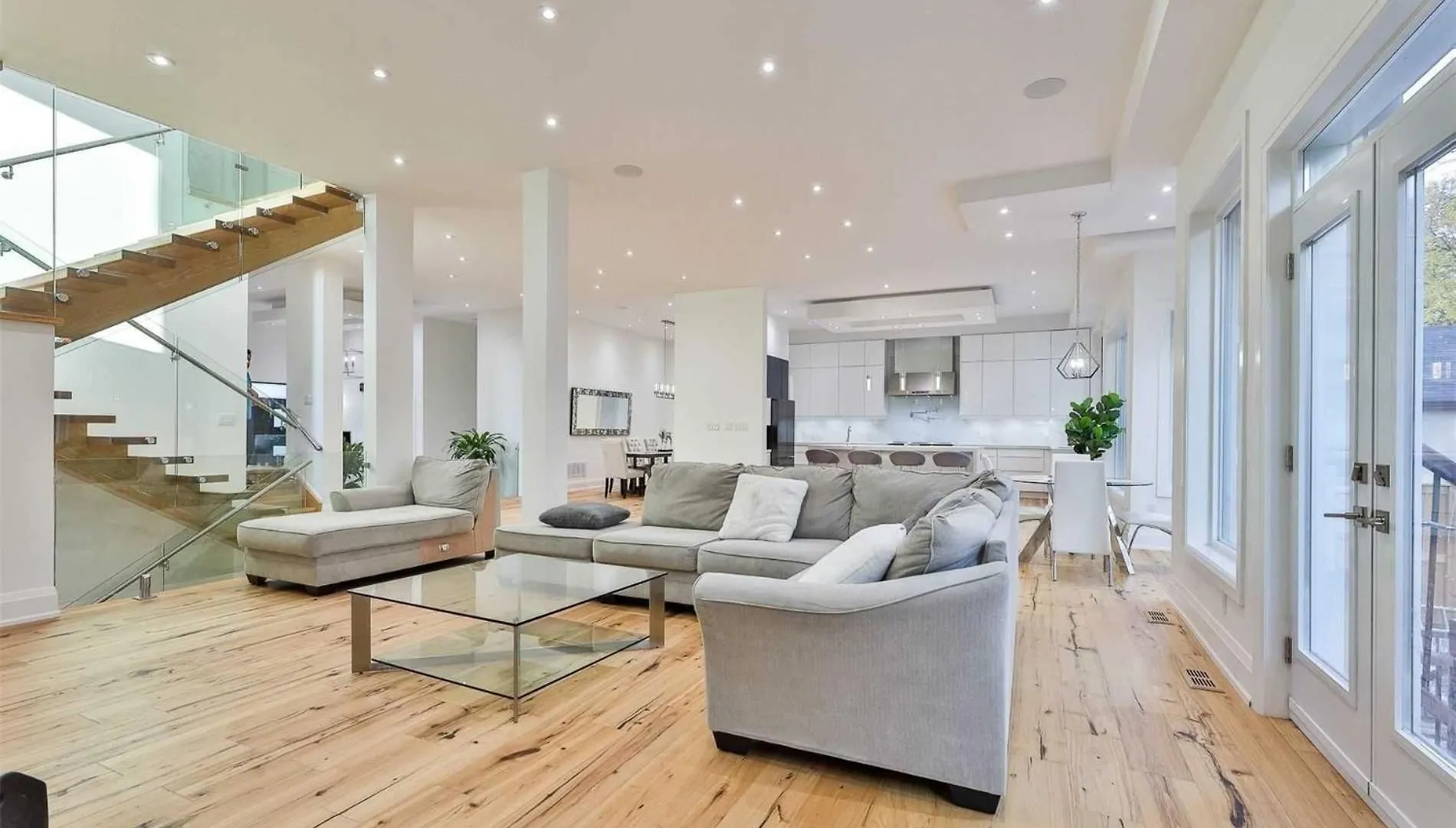 Executive Room In Toronto Next To Yorkdale Shopping Centre Homestay