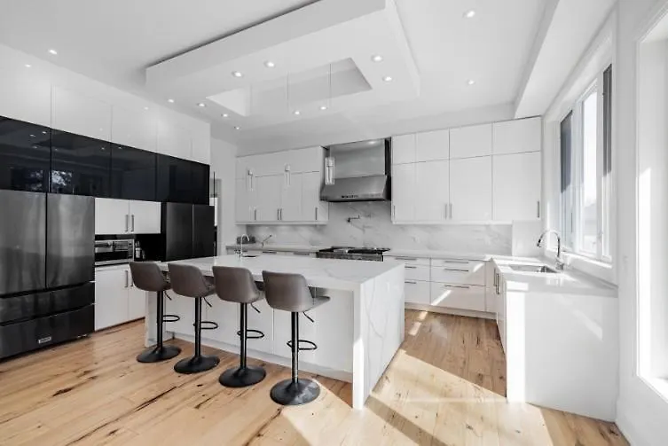 Executive Room In Toronto Next To Yorkdale Shopping Centre Homestay