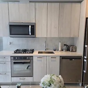 Apartment Stunning Open Layout Superb Location, Toronto