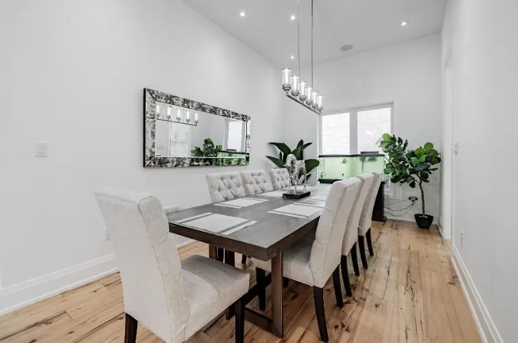 Executive Room In Toronto Next To Yorkdale Shopping Centre 0*,  Canada