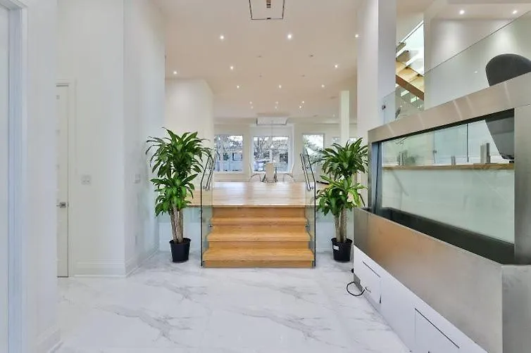 Homestay Executive Room In Toronto Next To Yorkdale Shopping Centre Canada